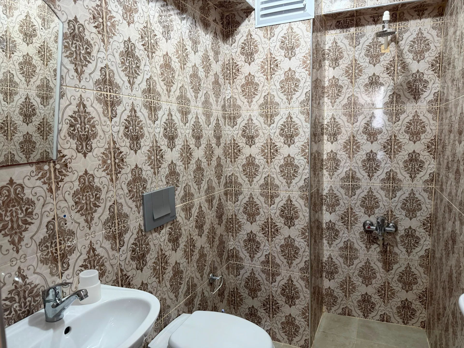 Desenli seramikli banyo